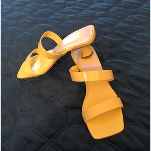 Dolce Vita Yellow sandals new without tags